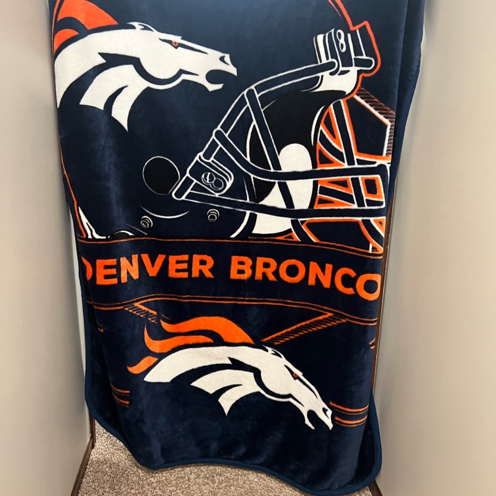 DENVER BRONCOS PLUSH BLANKET 80x60 (used on a twin bed)